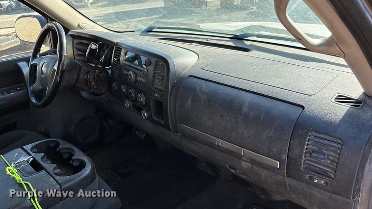 image for item EE4437 2007 GMC Sierra 1500 Ext. Cab pickup truck