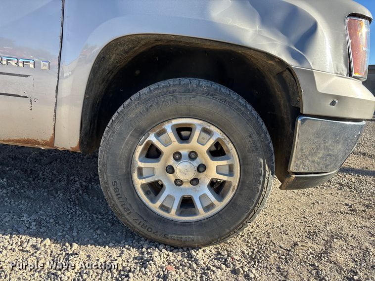 image for item EE4437 2007 GMC Sierra 1500 Ext. Cab pickup truck