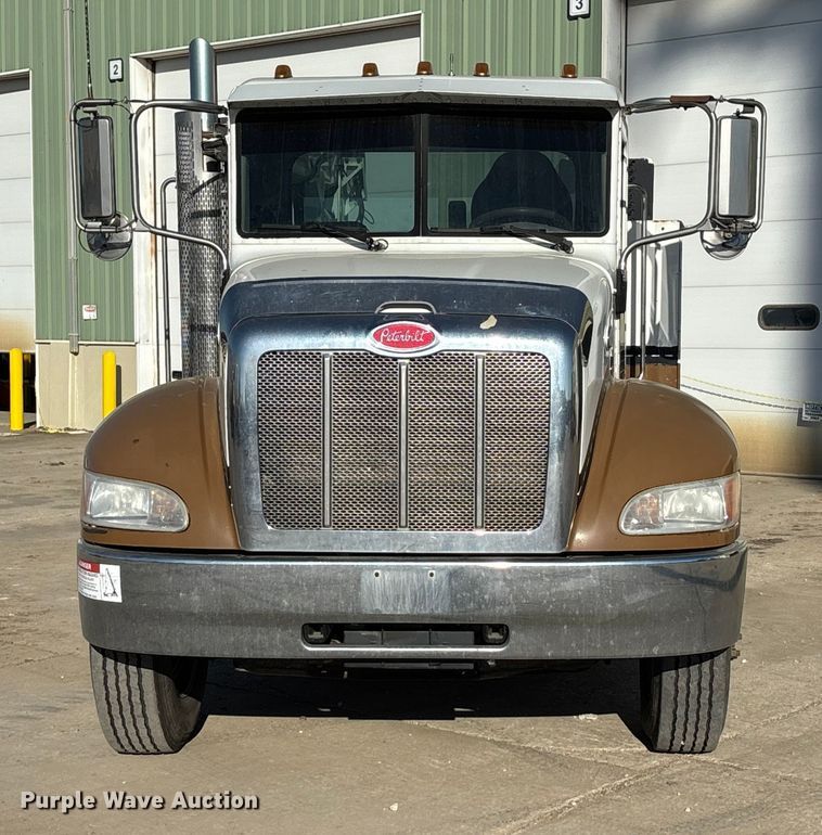 image for item EE4438 2013 Peterbilt 330 utility / service truck