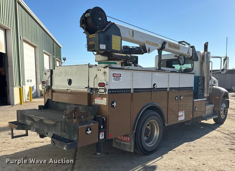 image for item EE4438 2013 Peterbilt 330 utility / service truck