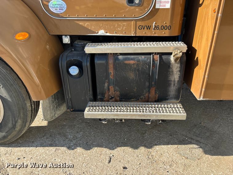 image for item EE4438 2013 Peterbilt 330 utility / service truck