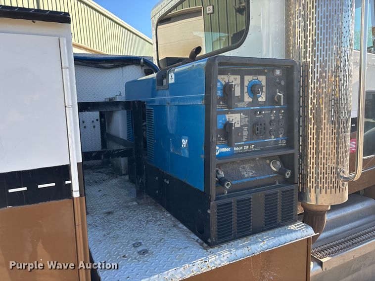 image for item EE4438 2013 Peterbilt 330 utility / service truck