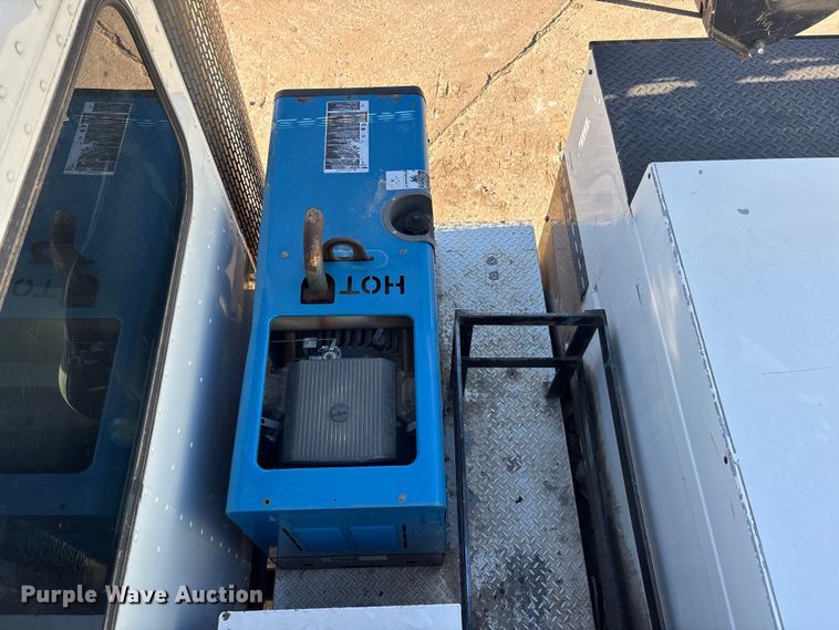 image for item EE4438 2013 Peterbilt 330 utility / service truck