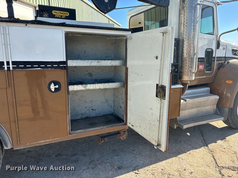 image for item EE4438 2013 Peterbilt 330 utility / service truck