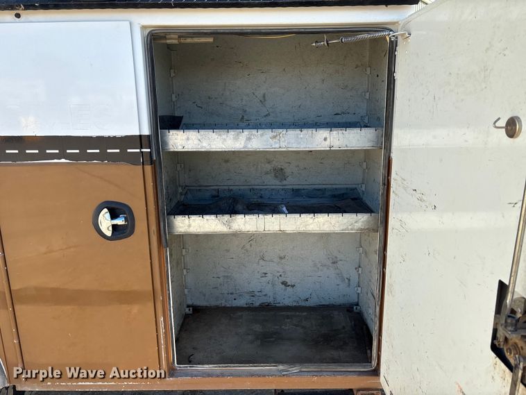 image for item EE4438 2013 Peterbilt 330 utility / service truck