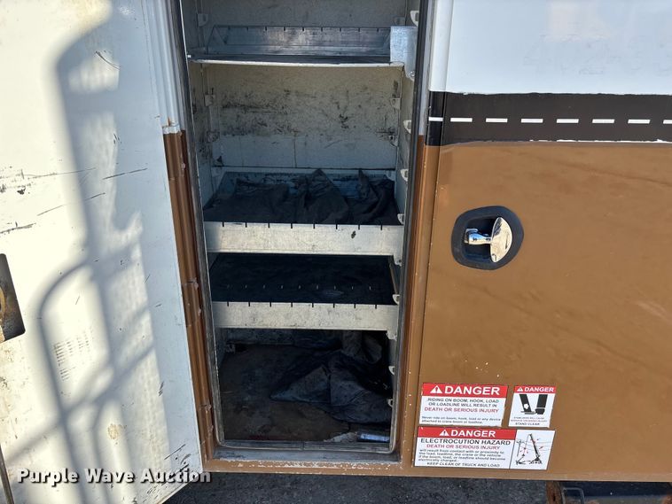 image for item EE4438 2013 Peterbilt 330 utility / service truck