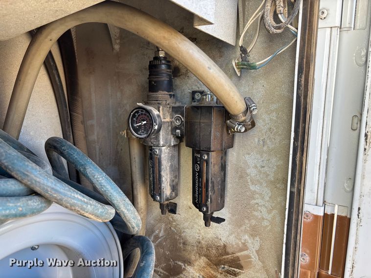 image for item EE4438 2013 Peterbilt 330 utility / service truck