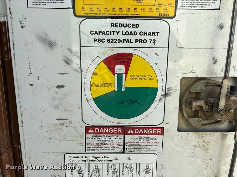 image for item EE4438 2013 Peterbilt 330 utility / service truck