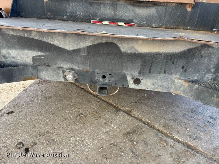 image for item EE4438 2013 Peterbilt 330 utility / service truck