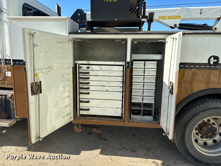 image for item EE4438 2013 Peterbilt 330 utility / service truck