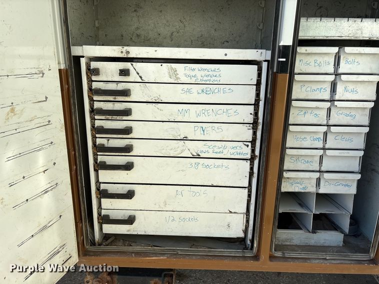 image for item EE4438 2013 Peterbilt 330 utility / service truck