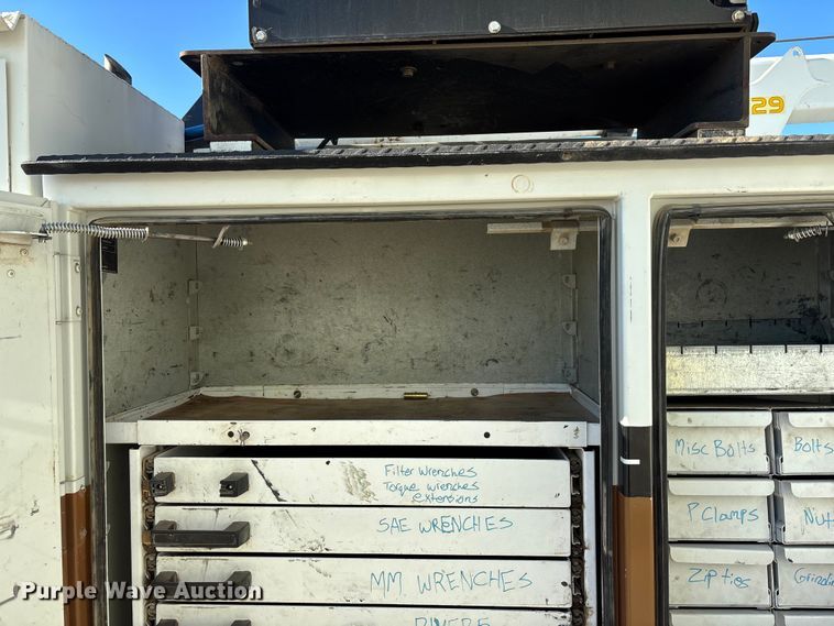 image for item EE4438 2013 Peterbilt 330 utility / service truck