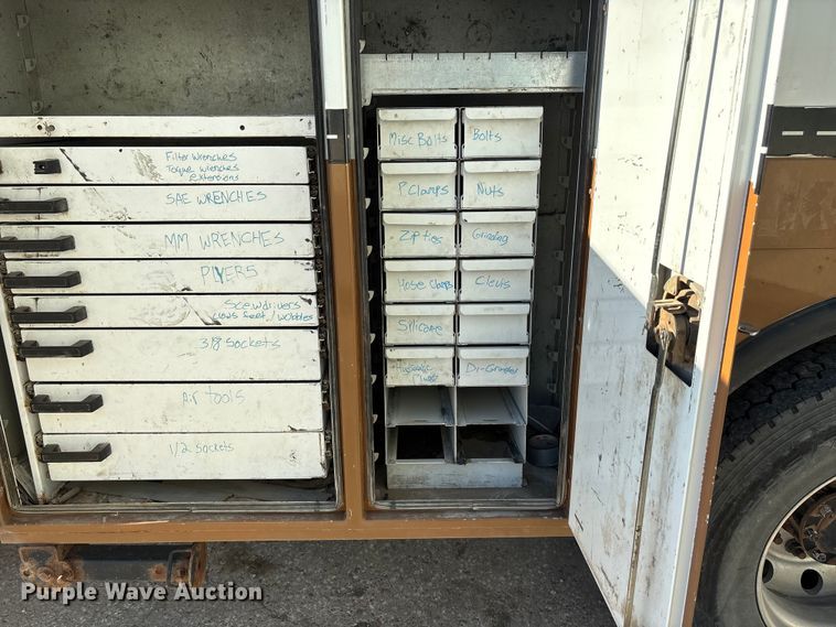 image for item EE4438 2013 Peterbilt 330 utility / service truck