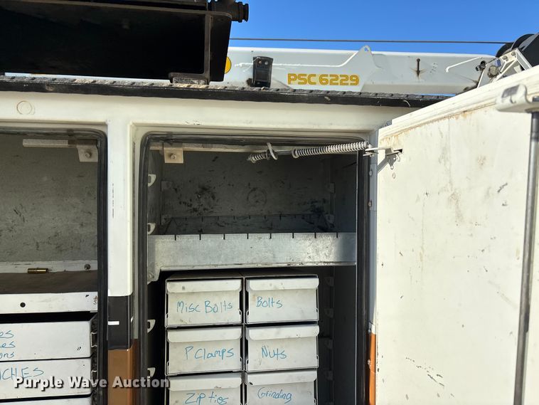 image for item EE4438 2013 Peterbilt 330 utility / service truck