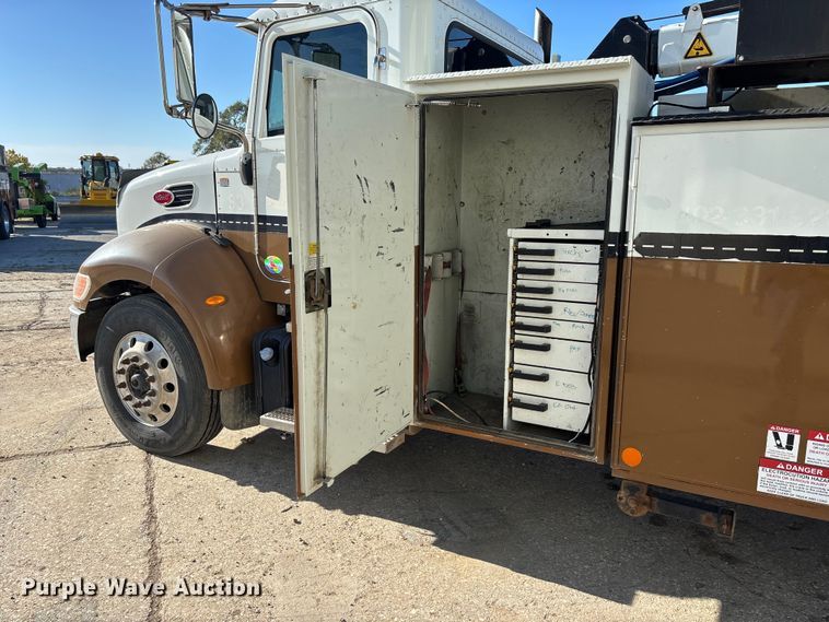 image for item EE4438 2013 Peterbilt 330 utility / service truck
