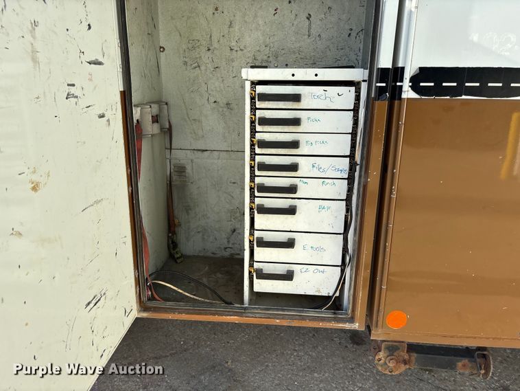 image for item EE4438 2013 Peterbilt 330 utility / service truck