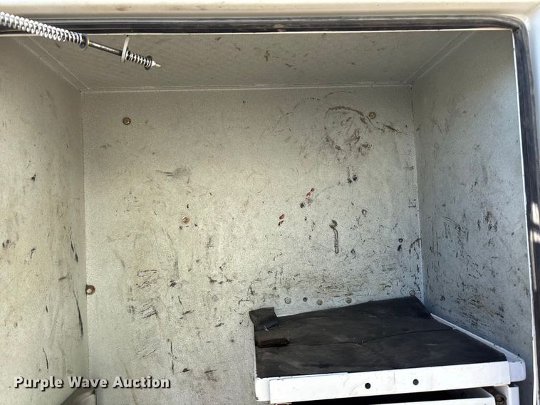 image for item EE4438 2013 Peterbilt 330 utility / service truck