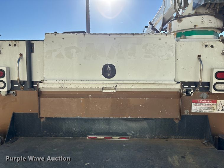 image for item EE4438 2013 Peterbilt 330 utility / service truck