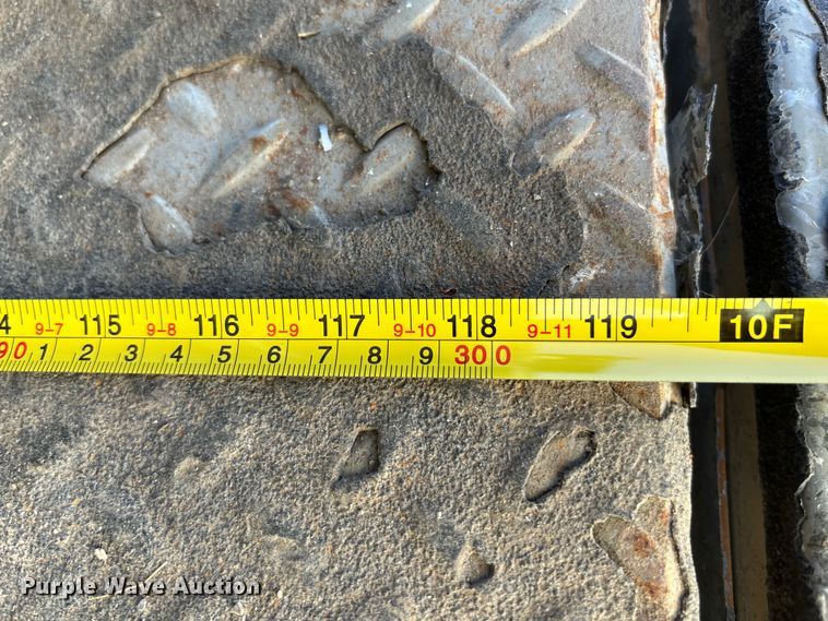 image for item EE4438 2013 Peterbilt 330 utility / service truck