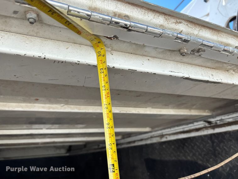 image for item EE4438 2013 Peterbilt 330 utility / service truck