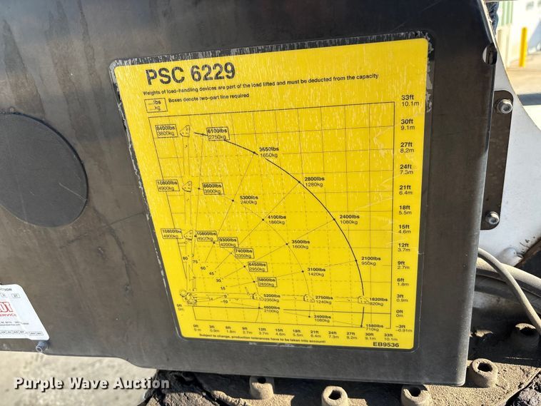 image for item EE4438 2013 Peterbilt 330 utility / service truck