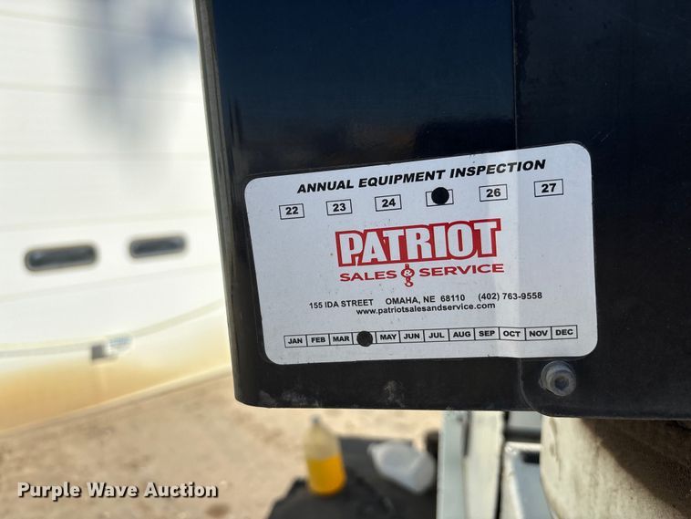 image for item EE4438 2013 Peterbilt 330 utility / service truck