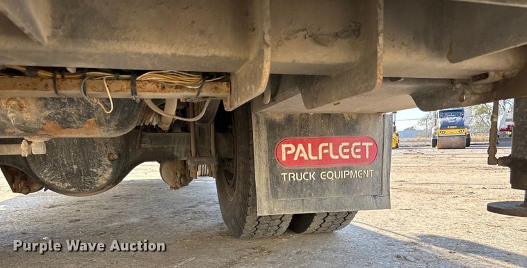 image for item EE4438 2013 Peterbilt 330 utility / service truck