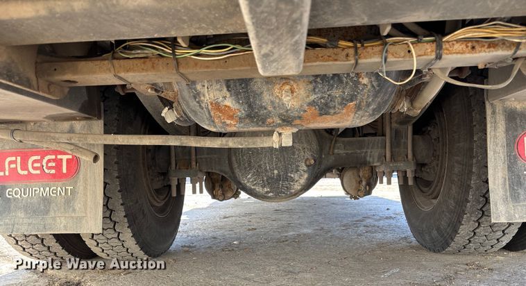 image for item EE4438 2013 Peterbilt 330 utility / service truck