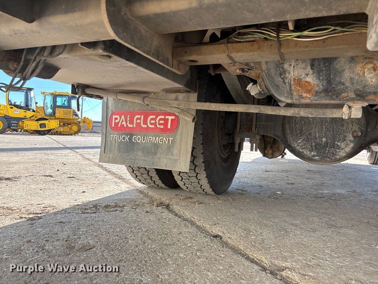 image for item EE4438 2013 Peterbilt 330 utility / service truck