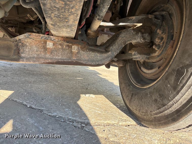 image for item EE4438 2013 Peterbilt 330 utility / service truck