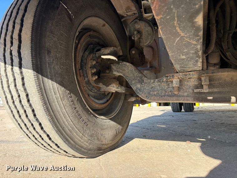 image for item EE4438 2013 Peterbilt 330 utility / service truck