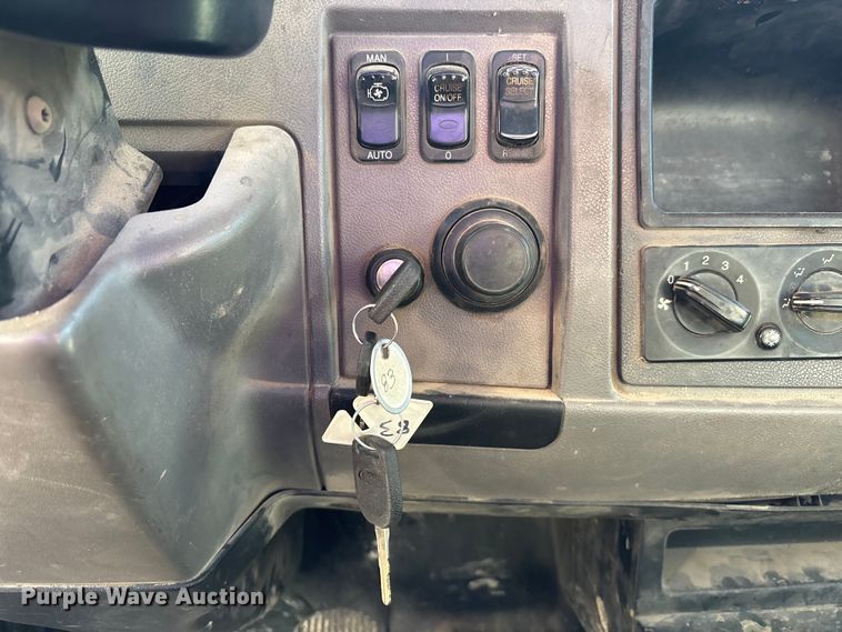 image for item EE4438 2013 Peterbilt 330 utility / service truck