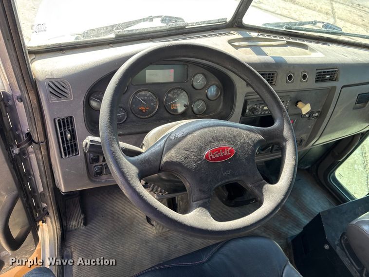 image for item EE4438 2013 Peterbilt 330 utility / service truck