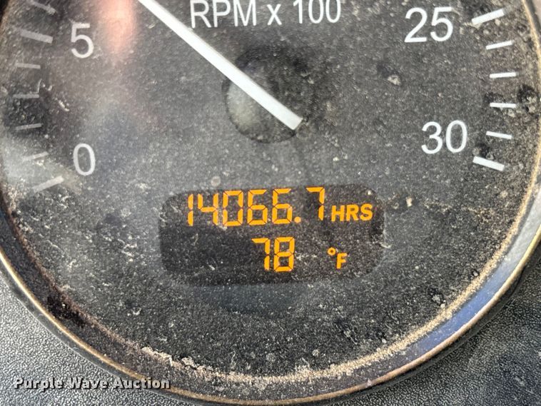 image for item EE4438 2013 Peterbilt 330 utility / service truck