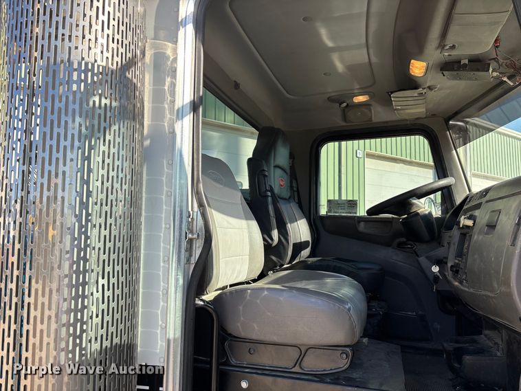 image for item EE4438 2013 Peterbilt 330 utility / service truck