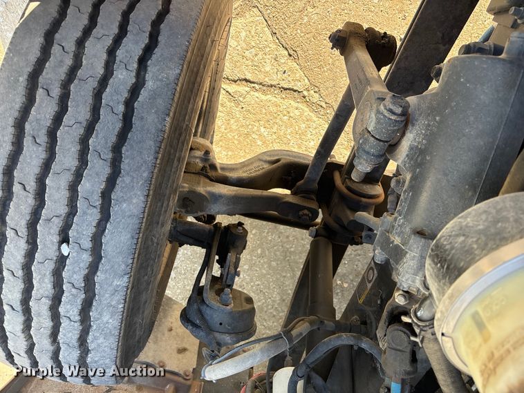 image for item EE4438 2013 Peterbilt 330 utility / service truck