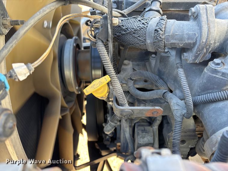 image for item EE4438 2013 Peterbilt 330 utility / service truck