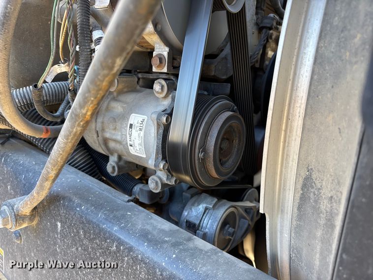 image for item EE4438 2013 Peterbilt 330 utility / service truck