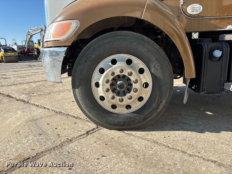 image for item EE4438 2013 Peterbilt 330 utility / service truck