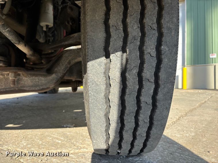 image for item EE4438 2013 Peterbilt 330 utility / service truck