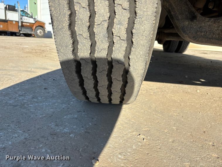 image for item EE4438 2013 Peterbilt 330 utility / service truck