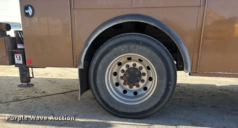 image for item EE4438 2013 Peterbilt 330 utility / service truck