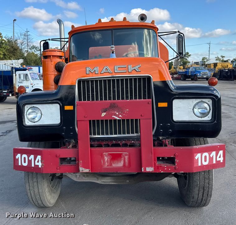 image for item EF2225 1978 Mack RD686 water truck