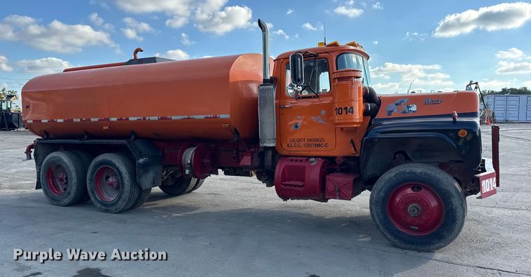 image for item EF2225 1978 Mack RD686 water truck