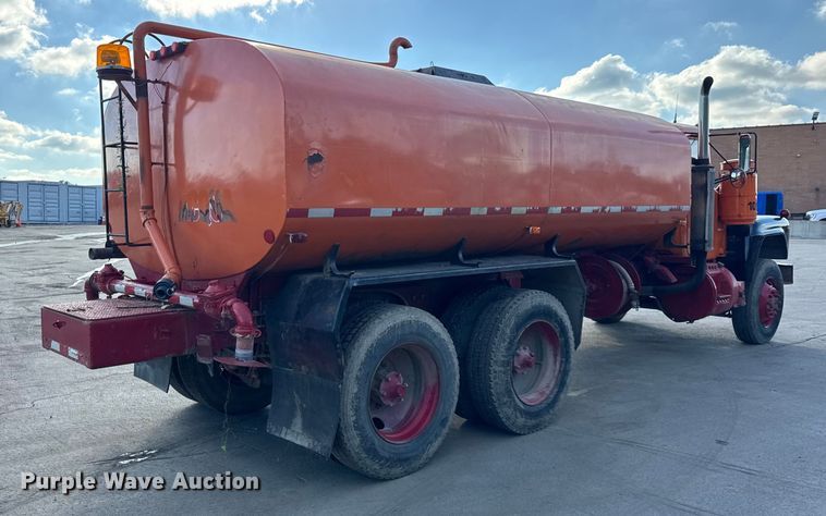 image for item EF2225 1978 Mack RD686 water truck