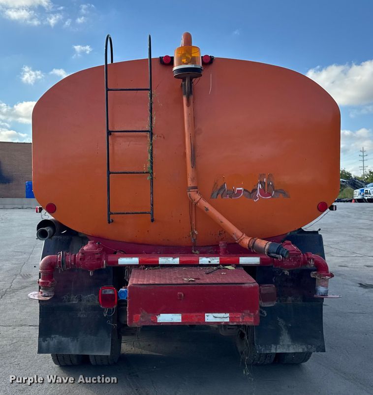 image for item EF2225 1978 Mack RD686 water truck