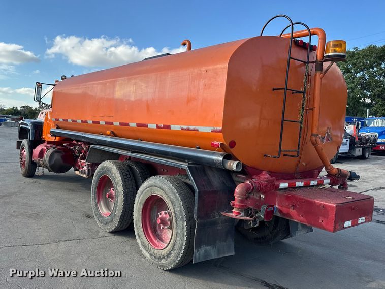 image for item EF2225 1978 Mack RD686 water truck