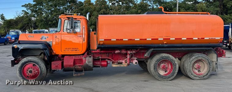 image for item EF2225 1978 Mack RD686 water truck