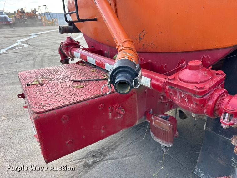 image for item EF2225 1978 Mack RD686 water truck