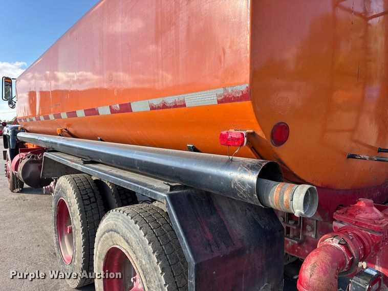 image for item EF2225 1978 Mack RD686 water truck